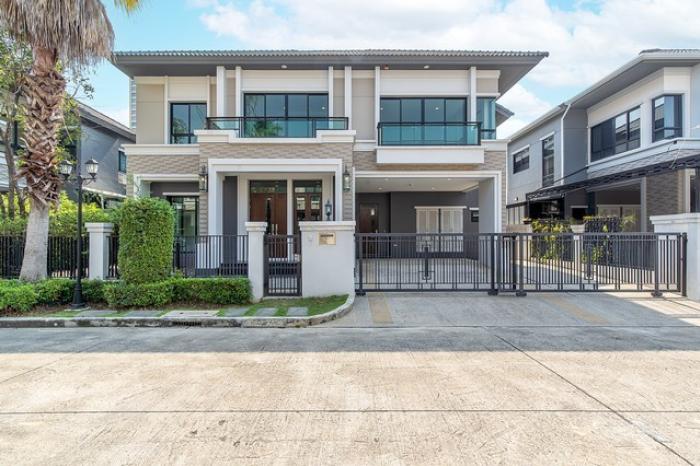 บ้าน แกรนด์บางกอก บูเลอวาร์ด สาทร 70 ตรว. 4BR 17900000 BAHT. ไม่ไกลจาก - สภาพเยี่ยม!