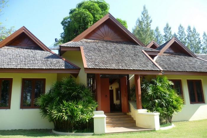 For sale Tropical Villa Saraphi Chiang Mai size 830 sq.w. built from ancient teak wood by craftsmen. peaceful.